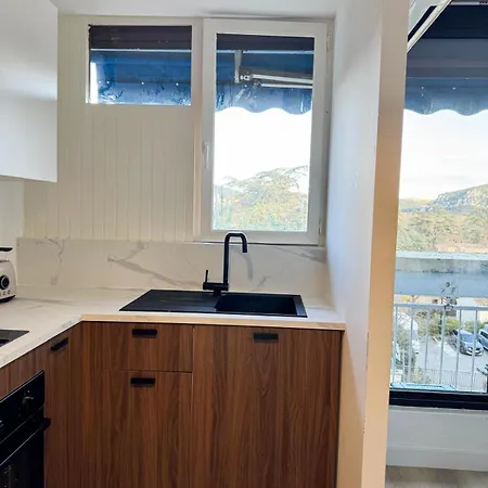 King Size 180x200 - Air Conditioning - Modern Apartman Gréoux-les-Bains