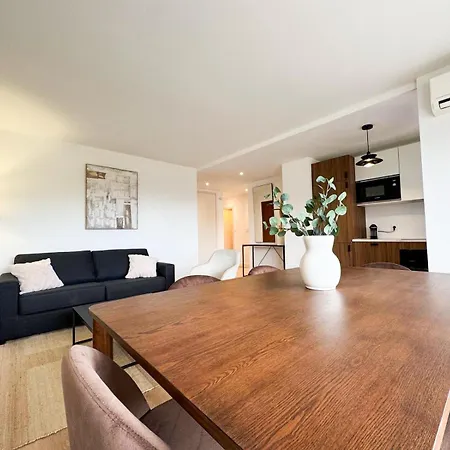 King Size 180x200 - Air Conditioning - Modern Греу-ле-Бэн